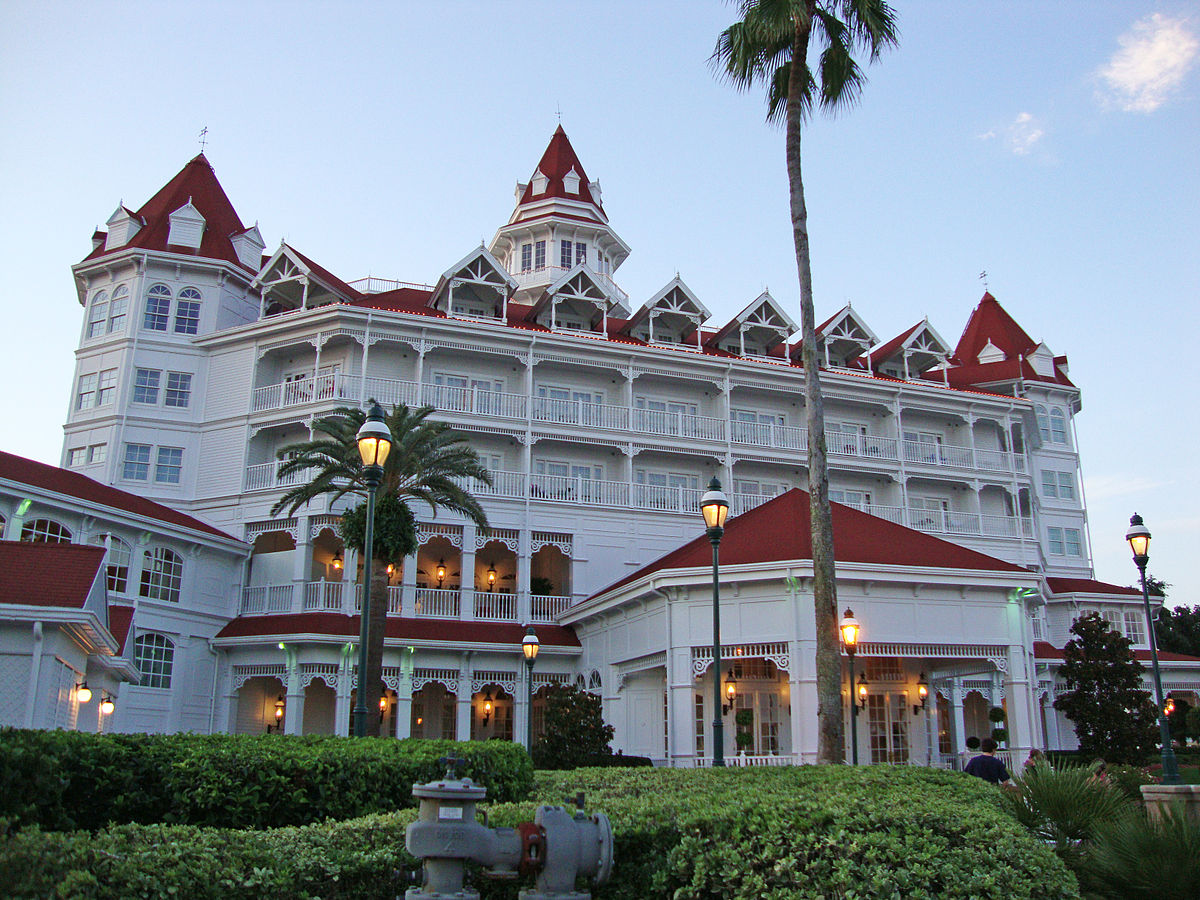 Grand Floridian Villas: Victorian Elegance at Magic Kingdom